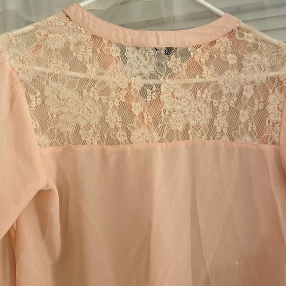 Front button blouse - Picture 3 of 7